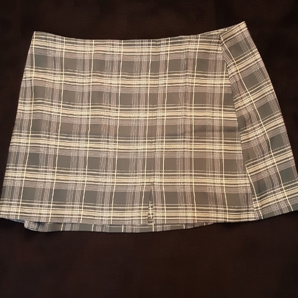 Green Tartan Pattern Skirt - Picture 1 of 10